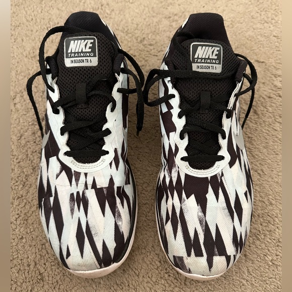 Nike Shoes - Size 7 Nike sneakers